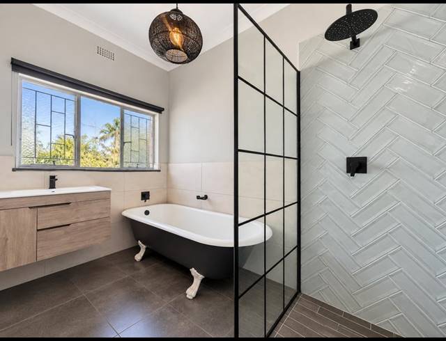 3 BEDROOM PROPERTY TO RENT IN MENLO PARK